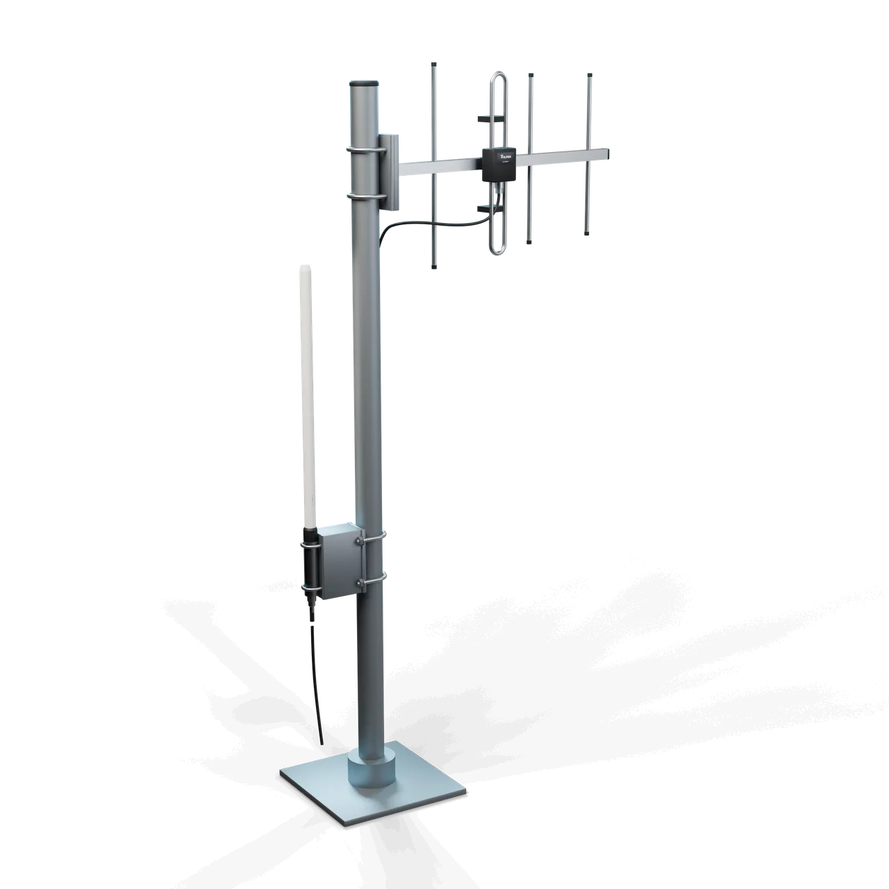 Direkte 4 elemanlı Yagi EL-AYU447-4 ve beyaz fiberglas J-pole EL-AJP868-1, U cıvatalı kelepçelerle